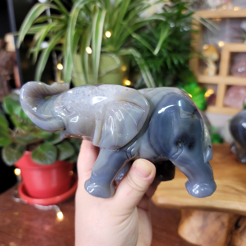 Realistic Carving Agate Elephant